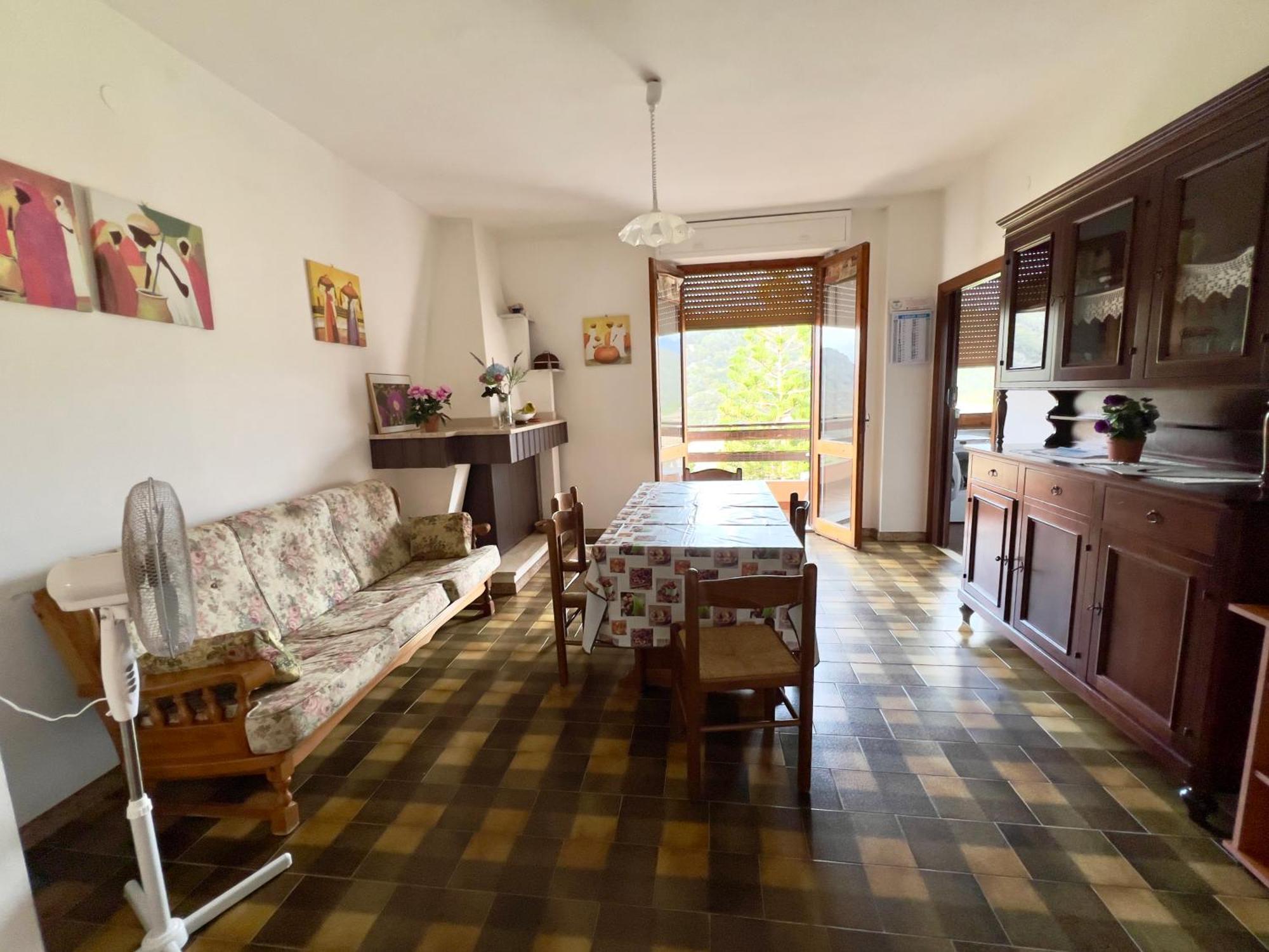 Ampio Appartamento Marina Di Арбус Екстериор снимка