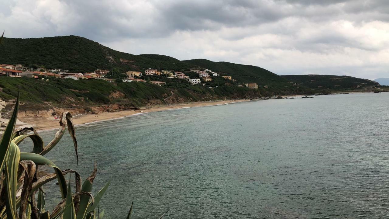 Ampio Appartamento Marina Di Арбус Екстериор снимка